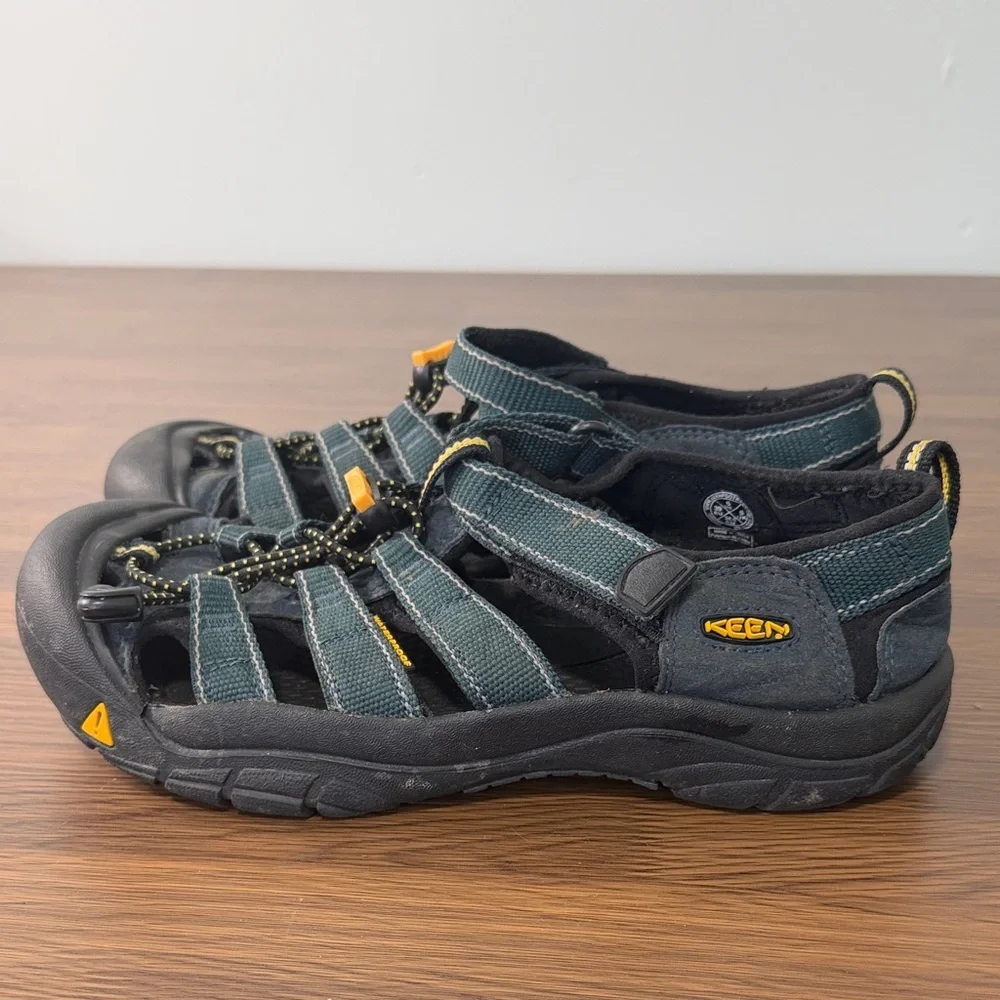 Keen Women's Black and Teal Green Sandals‎ Sz 6